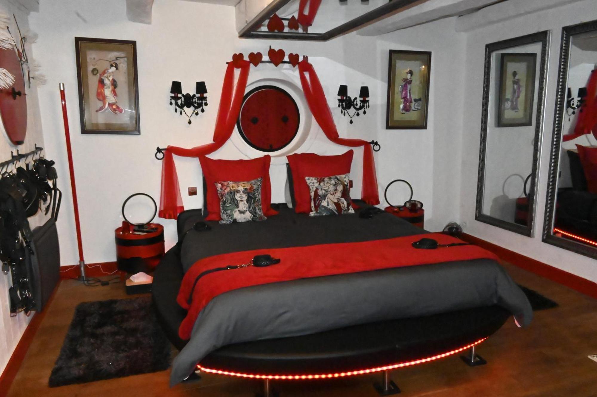Love Room Donjon Dol In Love Bdsm Доль-де-Бретань Екстер'єр фото