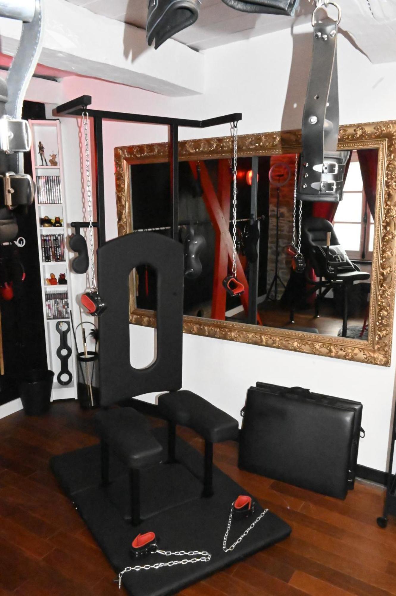 Love Room Donjon Dol In Love Bdsm Доль-де-Бретань Екстер'єр фото