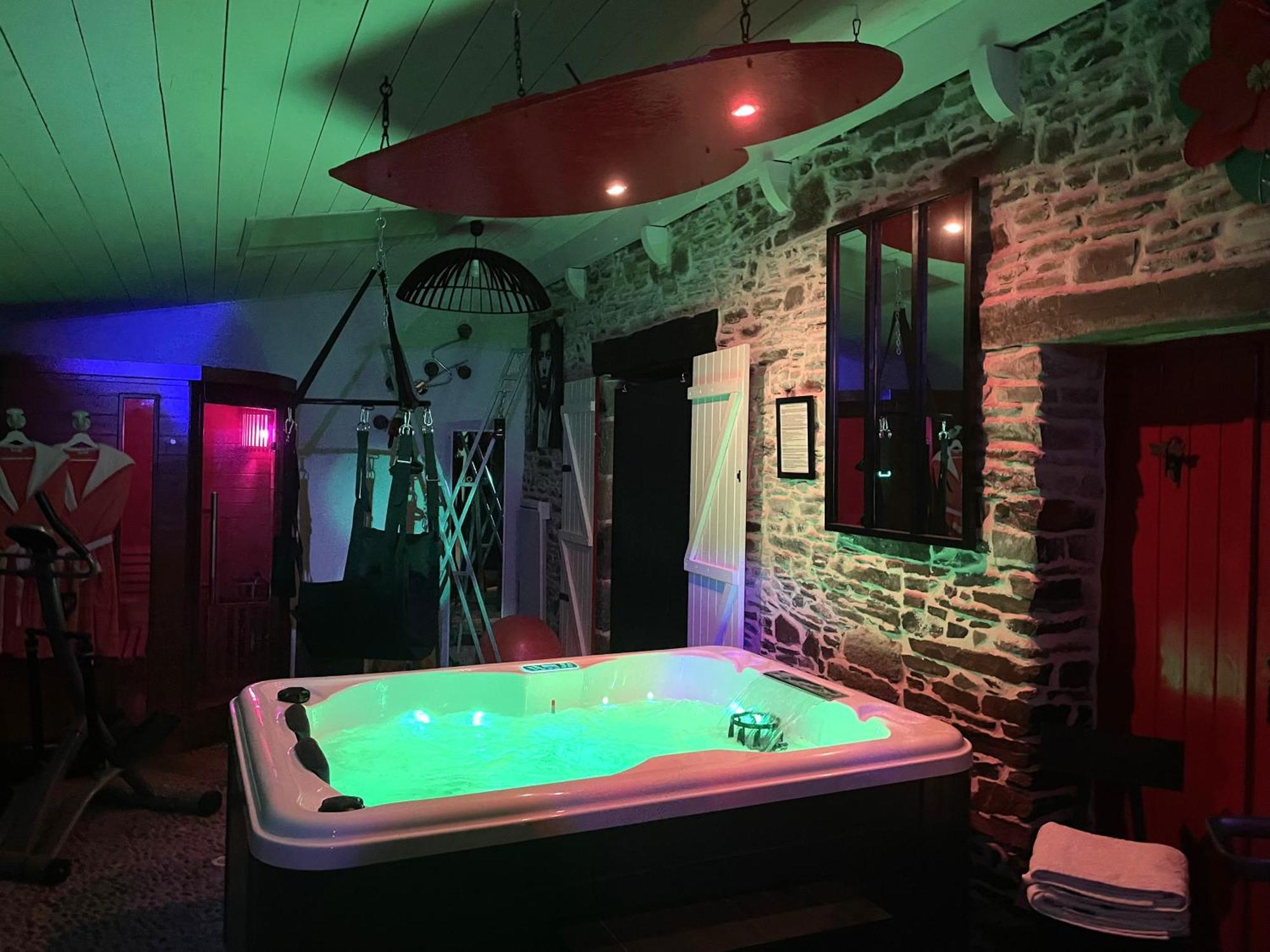 Love Room Donjon Dol In Love Bdsm Доль-де-Бретань Екстер'єр фото
