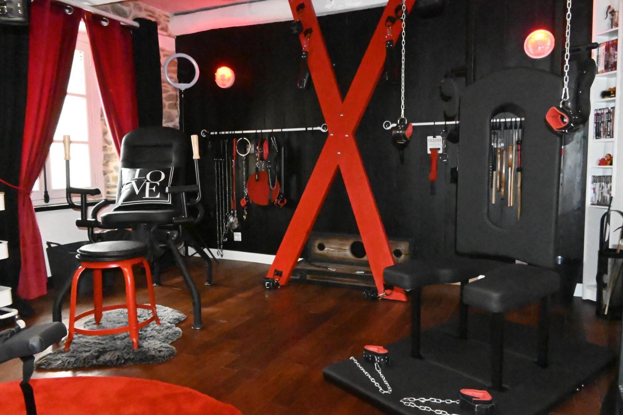 Love Room Donjon Dol In Love Bdsm Доль-де-Бретань Екстер'єр фото